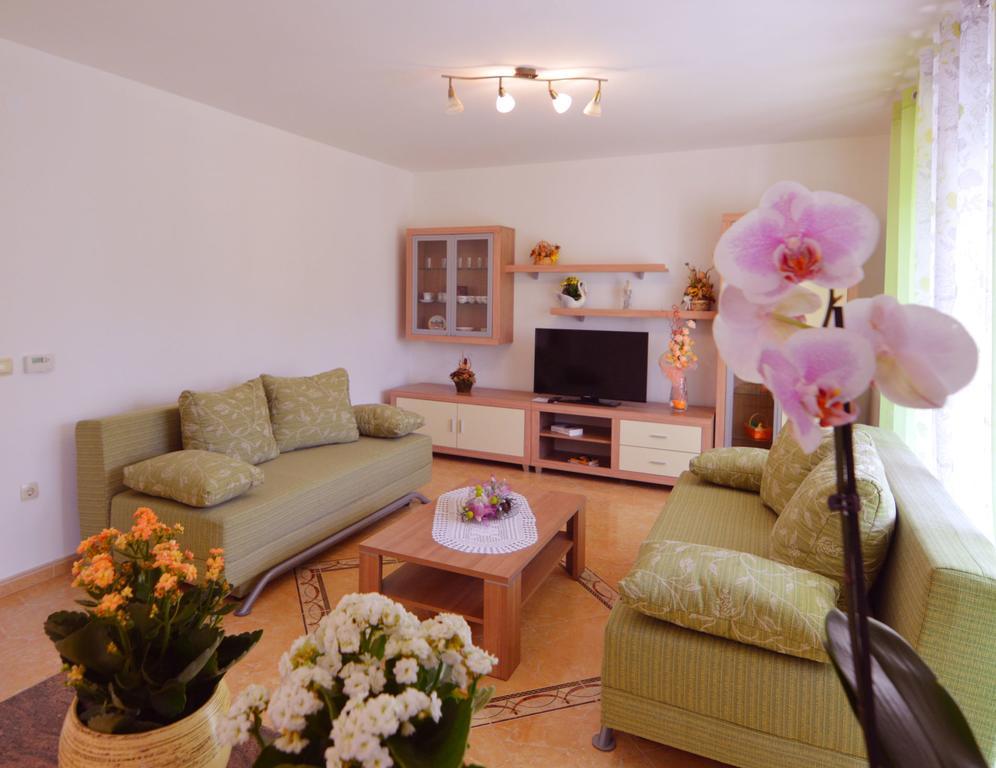 Garden Apartment Maria Vrsar Kültér fotó
