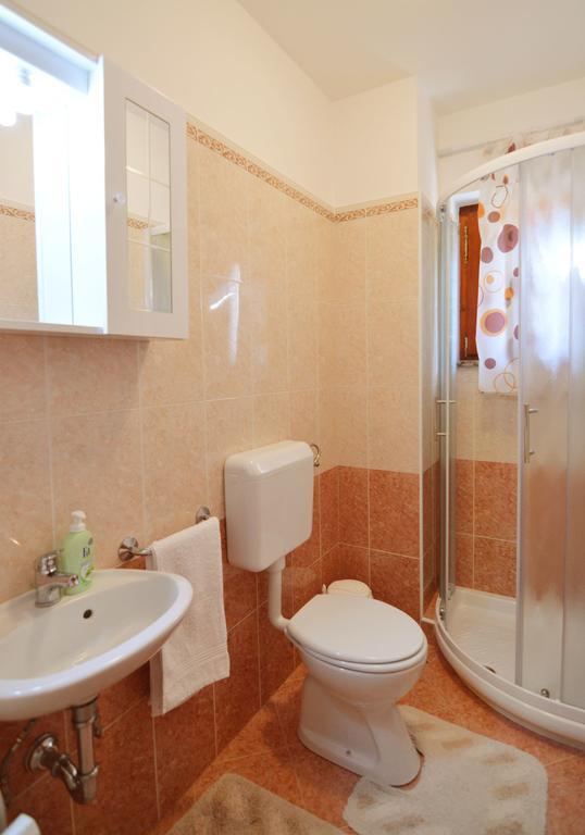 Garden Apartment Maria Vrsar Kültér fotó