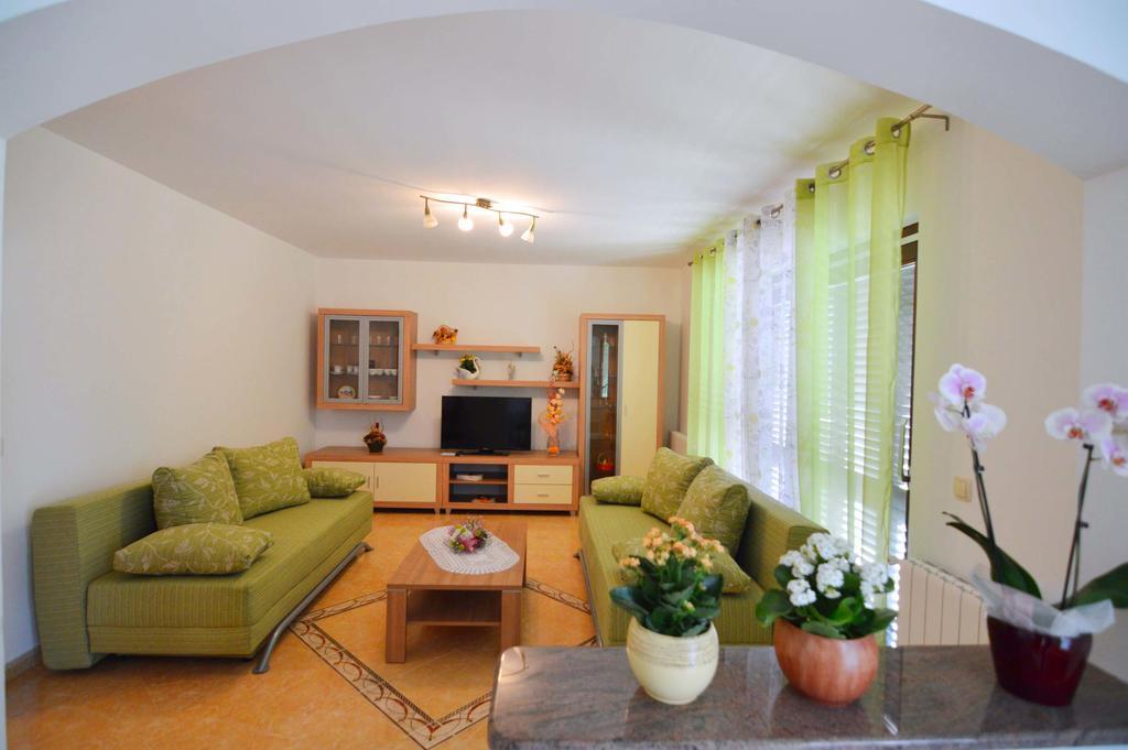 Garden Apartment Maria Vrsar Kültér fotó